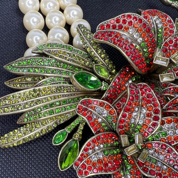 Heidi Daus Beautiful “ALLURING AMARYLLIS" Crystal Floral Necklace 3 PC. Set - Picture 8 of 16